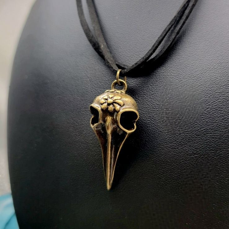 Gargantilla de calavera de cuervo de oro antiguo, collar de joyería de hueso, colgante unisex, 2 capas simples, estilo gótico, accesorio vanguardista, declaración de moda