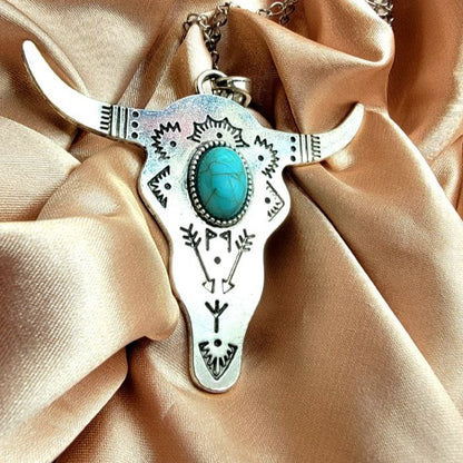 Taureau symbole de courage et de résilience, style sud-ouest avec pierre turquoise, culture cowboy, accessoire de rodéo, chef-d'œuvre audacieux fait à la main