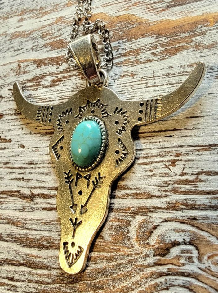 Taureau symbole de courage et de résilience, style sud-ouest avec pierre turquoise, culture cowboy, accessoire de rodéo, chef-d'œuvre audacieux fait à la main