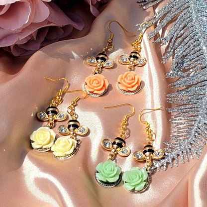 Boucle d’oreille Bumble Bee &amp; Rose, Dangle de mode unique, Design inspiré de la nature, Accessoire de déclaration élégant, Bijoux printaniers tendance