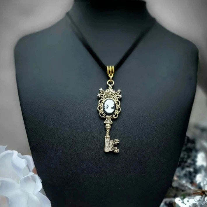 Collier Cameo Key et Strass, Collier Cameo vintage, Collier Cameo vintage, Collier Cameo Lady, Collier Cameo vintage