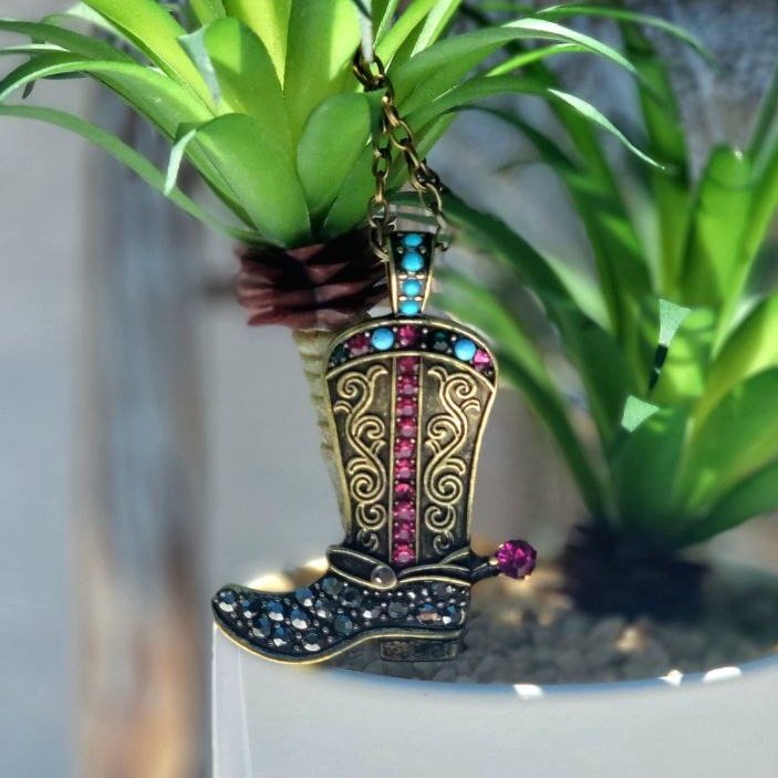 Collier de bijoux de botte de cowboy, cowgirl audacieuse, pendentif en pierre d’or antique, bijoux d’usure occidentale, amateur de musique country, style sud-ouest tendance