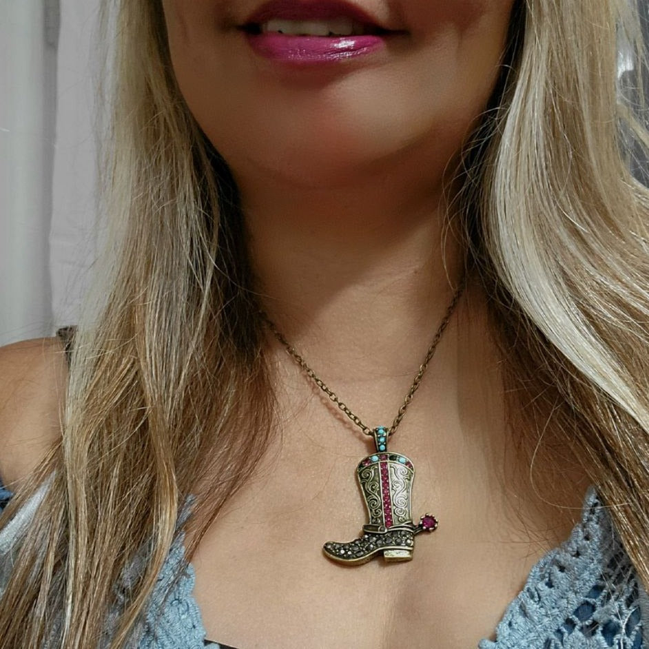 Collier de bijoux de botte de cowboy, cowgirl audacieuse, pendentif en pierre d’or antique, bijoux d’usure occidentale, amateur de musique country, style sud-ouest tendance