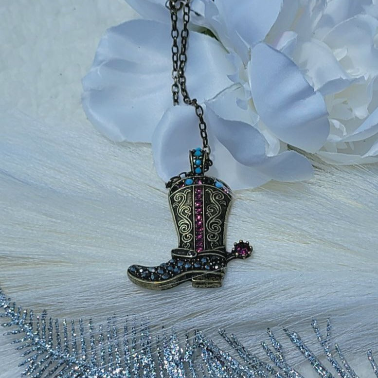 Collier de bijoux de botte de cowboy, cowgirl audacieuse, pendentif en pierre d’or antique, bijoux d’usure occidentale, amateur de musique country, style sud-ouest tendance