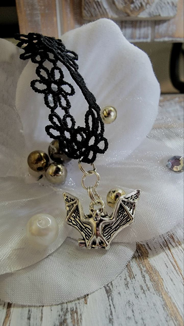 Bijoux sur le thème de la chauve-souris, tour de cou en dentelle gothique, accessoire d’une beauté envoûtante, collier audacieux et énervé, pendentif léger, design Dark Fantasy