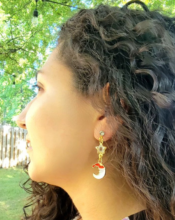 Pendientes de luna creciente con sombrero de Navidad rojo, joyería navideña para mujer, brillo y brillo, perfecto para reuniones festivas, encanto celestial