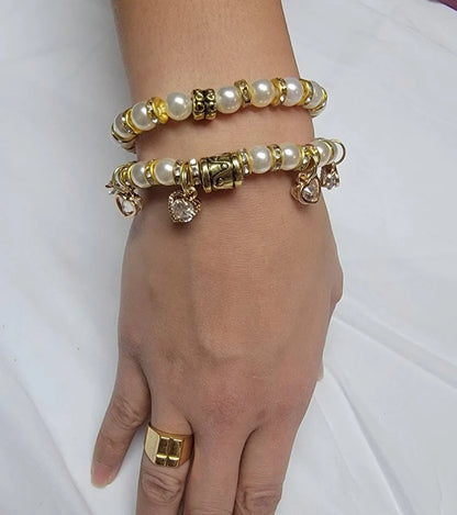 Ensemble de bracelets élégants en fausses perles et cœur, accessoire de poignet éblouissant avec breloques réfléchissantes, pièces de bijoux intemporelles pour les événements formels