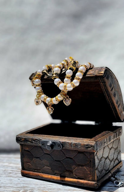 Ensemble de bracelets élégants en fausses perles et cœur, accessoire de poignet éblouissant avec breloques réfléchissantes, pièces de bijoux intemporelles pour les événements formels