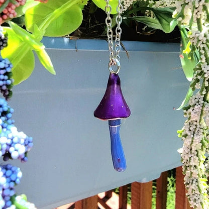 Collier de conception de champignons enchantés, pendentif de conte de fées violet, bijoux amoureux de la nature, bijoux champignons, accessoire fantastique, thème boisé