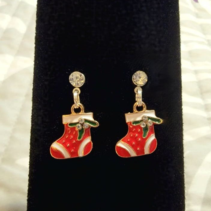 Boucle d’oreille mignonne de bas de Noël rouge, bijoux de déclaration de passionné de vacances, bijoux saisonniers fantaisistes, mode d’hiver, charme de fête élégant