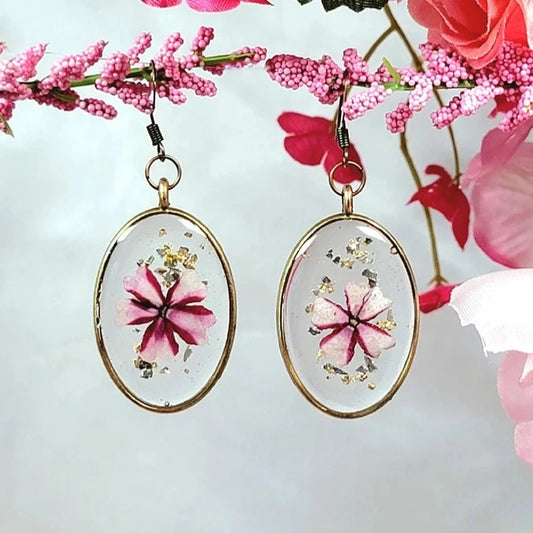 Pendientes de resina de pensamiento púrpura, delicado diseño de flores hecho a mano, accesorio de amor y admiración, colgante de pasión de estilo vintage, de primavera a otoño