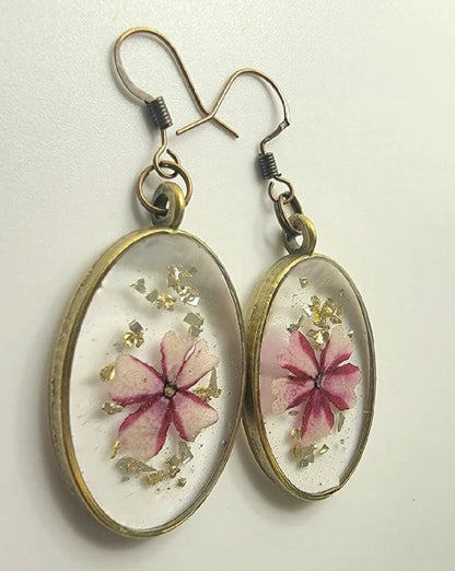 Pendientes de resina de pensamiento púrpura, delicado diseño de flores hecho a mano, accesorio de amor y admiración, colgante de pasión de estilo vintage, de primavera a otoño