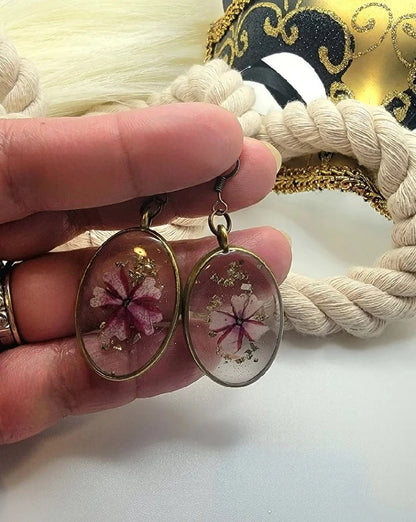 Pendientes de resina de pensamiento púrpura, delicado diseño de flores hecho a mano, accesorio de amor y admiración, colgante de pasión de estilo vintage, de primavera a otoño