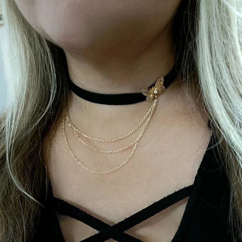 Élégant choker papillon en or, collier de chaîne à 4 couches, accessoire de jour comme de nuit, bijoux sophistiqués, élégance gothique, velours à la mode