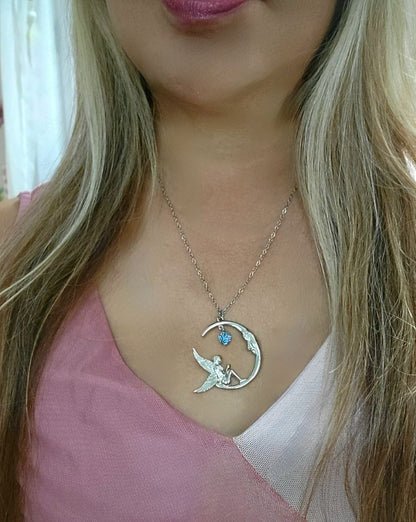 Pendentif Moon Fairy &amp; Crescent Moon, Collier céleste en argent, Bijoux sereins du soir enchanté, Allure intemporelle du pendentif de conte de fées