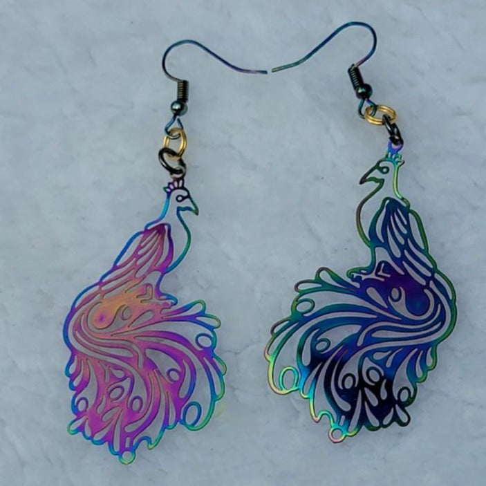 Exquisito pendiente de pavo real de filigrana, colgante de arco iris radiante, colgante de pájaro orgulloso, joyería de declaración impresionante iridiscente, accesorio glamoroso