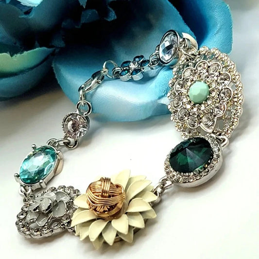 Vintage-Inspired Elegant Glass Beaded Bracelet