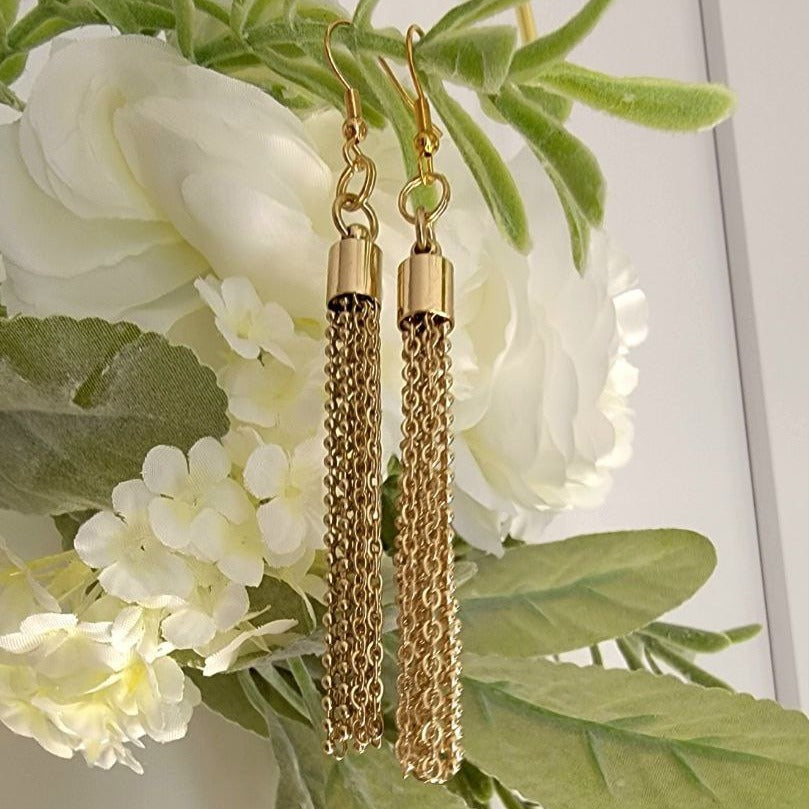 Pendientes largos con borlas de cadena de oro, joyas versátiles para el día y la noche, colgantes ligeros y elegantes para mayor comodidad, eventos especiales de elegancia dorada