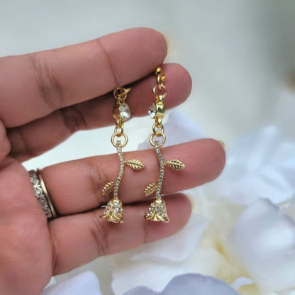 Boucle d’oreille de mode Golden Rose Dangle, charme de fleur léger pour femmes, bijoux de style vintage, élégance intemporelle avec glamour moderne