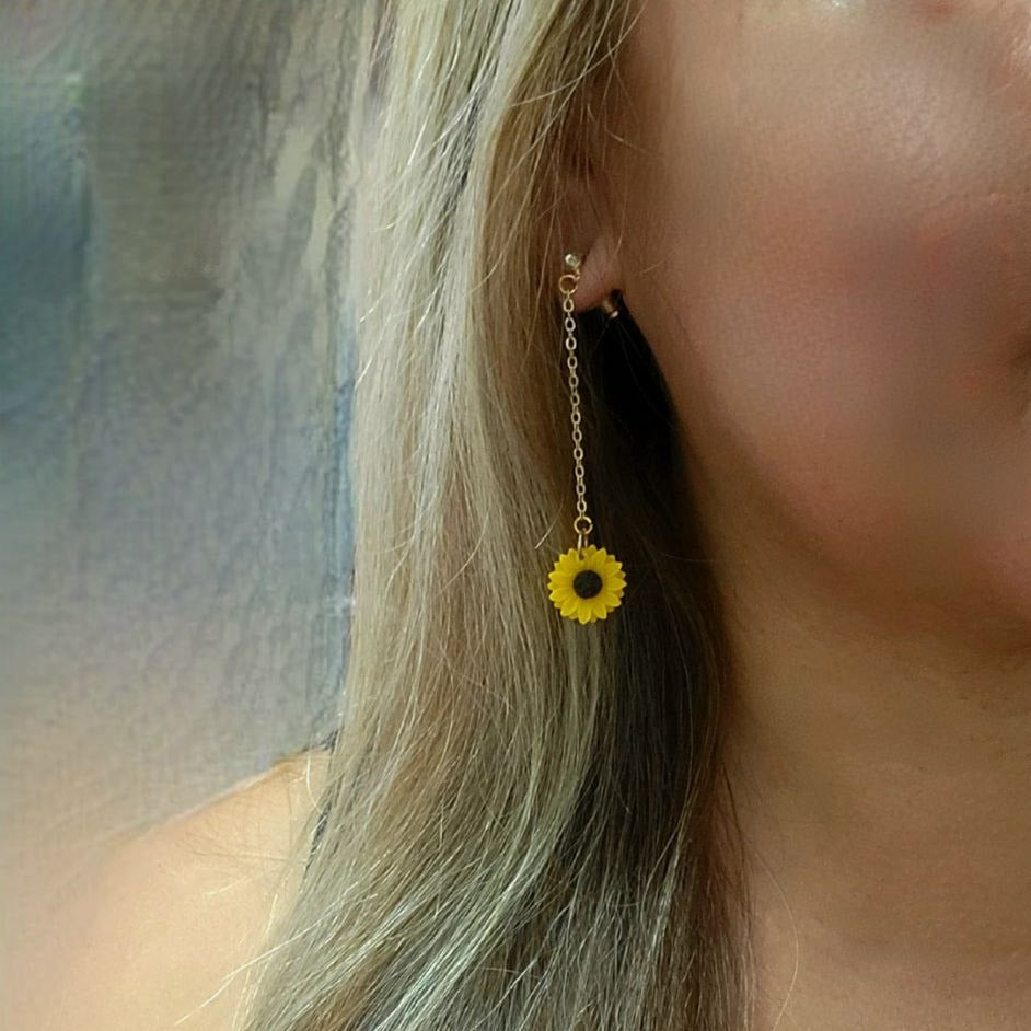 Pendientes largos de girasol, colgante floral alegre y elegante, brillo alegre con detalles dorados, amarillo vibrante para una apariencia destacada, declaración