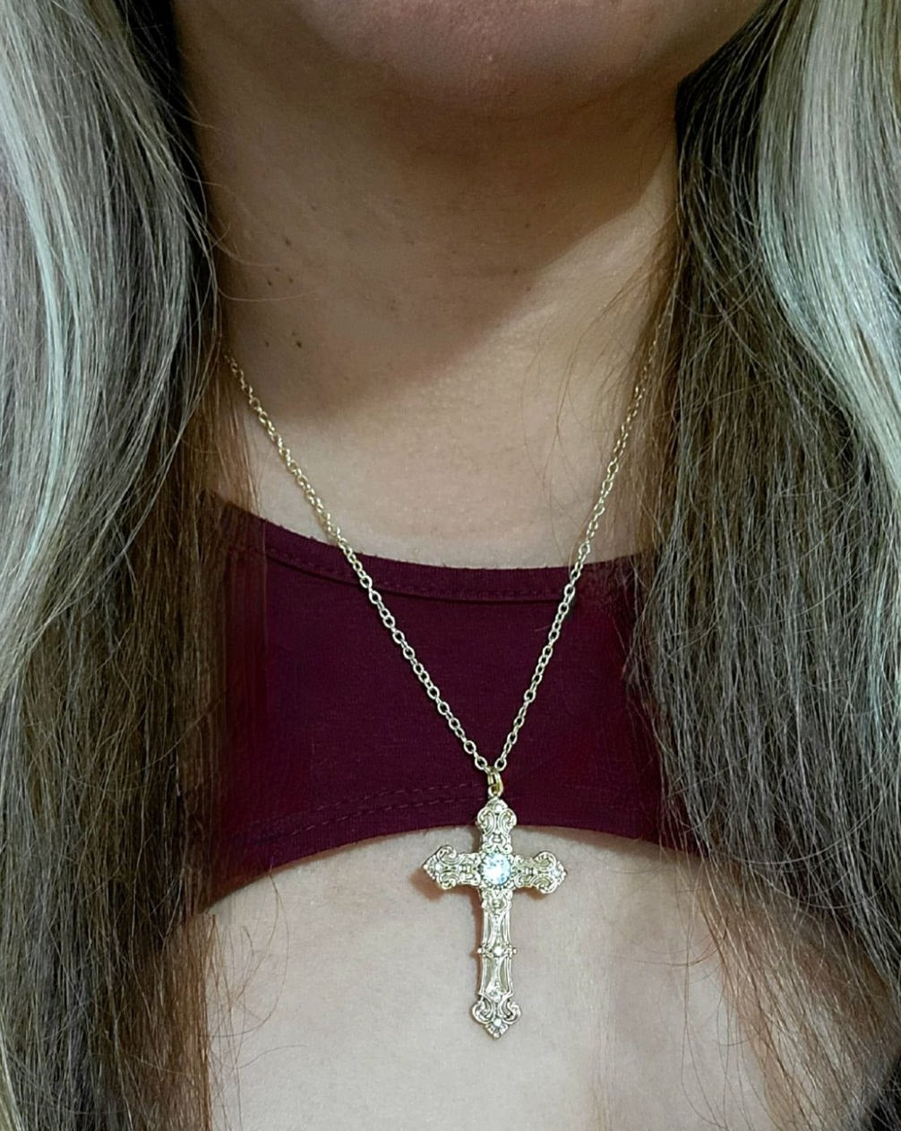 Collier Crucifix doré, Pendentif croix ornée pour hommes, Mode de foi, Bijoux symboliques, Inspiré de l’art sacré, Balise d’espoir inoubliable