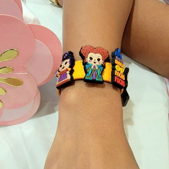 Pulsera de Halloween, Hocus Pocus, Scream, Frankenstein y la novia, Calabaza de otoño, Chucky y su novia, Personajes icónicos de películas de terror