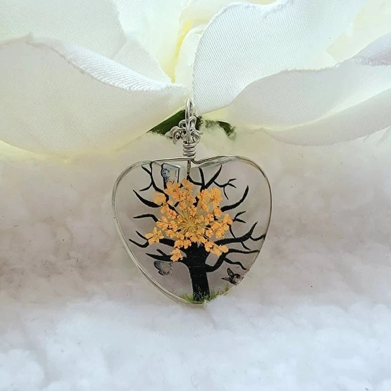 Naturally Preserved Baby's Breath Heart-Shaped Necklaces, Bridal Entourage Gift, Tree of Life Pendant