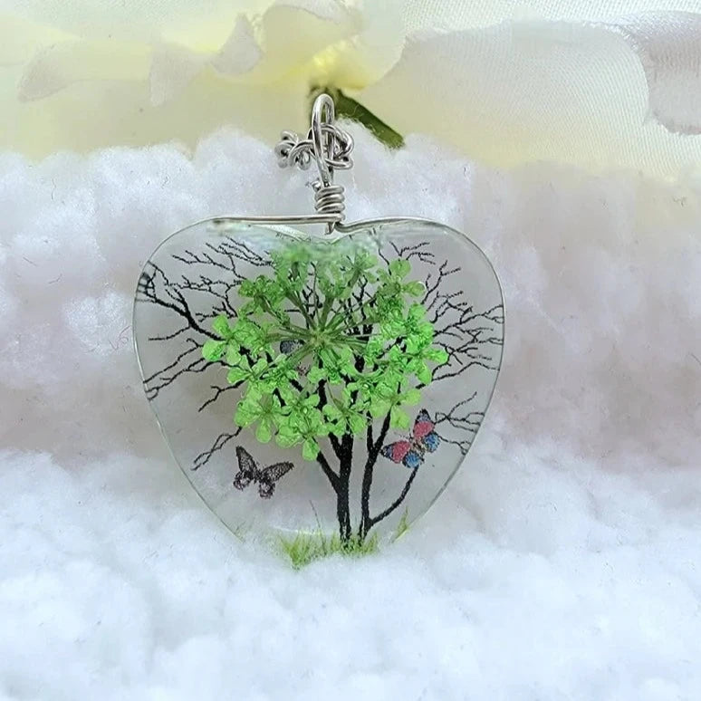 Naturally Preserved Baby's Breath Heart-Shaped Necklaces, Bridal Entourage Gift, Tree of Life Pendant