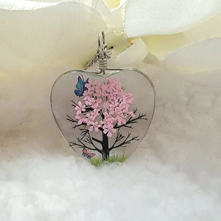 Naturally Preserved Baby's Breath Heart-Shaped Necklaces, Bridal Entourage Gift, Tree of Life Pendant