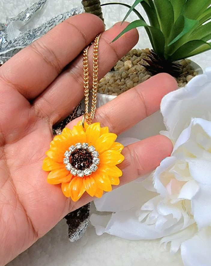 Vibrante collar de pedrería de margarita de gerbera naranja, símbolo de felicidad, joyería alegre, regalo para amantes de la naturaleza, sol y colgante de positividad