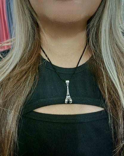 Torre Eiffel con collar grabado "Francia", ficha de amor de ensueño parisino, joyería romántica con temática de París, accesorio francés, regalo de viajero mundial