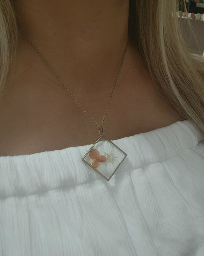 Peach Petal & Starfish Necklace, Resin Flower Pendant, Nature Inspired Jewelry, Minimalist Beach Necklace