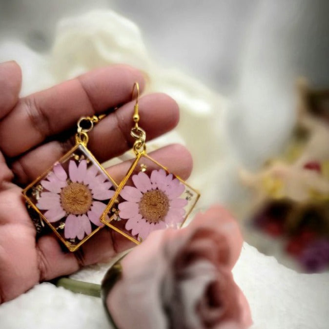 Handpicked Pink Daisy Flower Earring, Timeless Elegance Floral Dangle, Delicate Springtime Blossom Jewelry