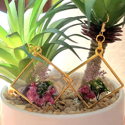 Pendiente de declaración de flores rosas, accesorio de floración de jardín ingenioso, diseño de mosaico inspirado en la naturaleza, joyería botánica, regalo perfecto amante de la naturaleza