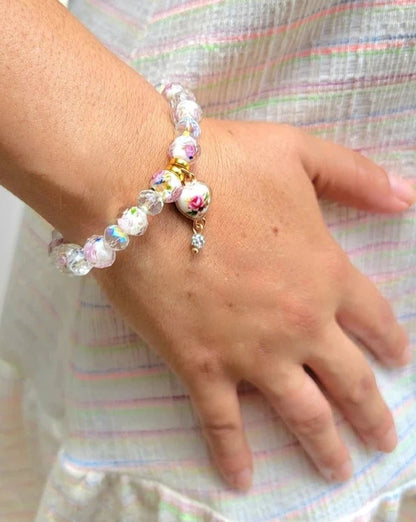 Bracelet en verre rose rose fait à la main, cadeau de demoiselle d’honneur élégant, accessoire perlé floral romantique, bijoux de mariée avec charme vintage