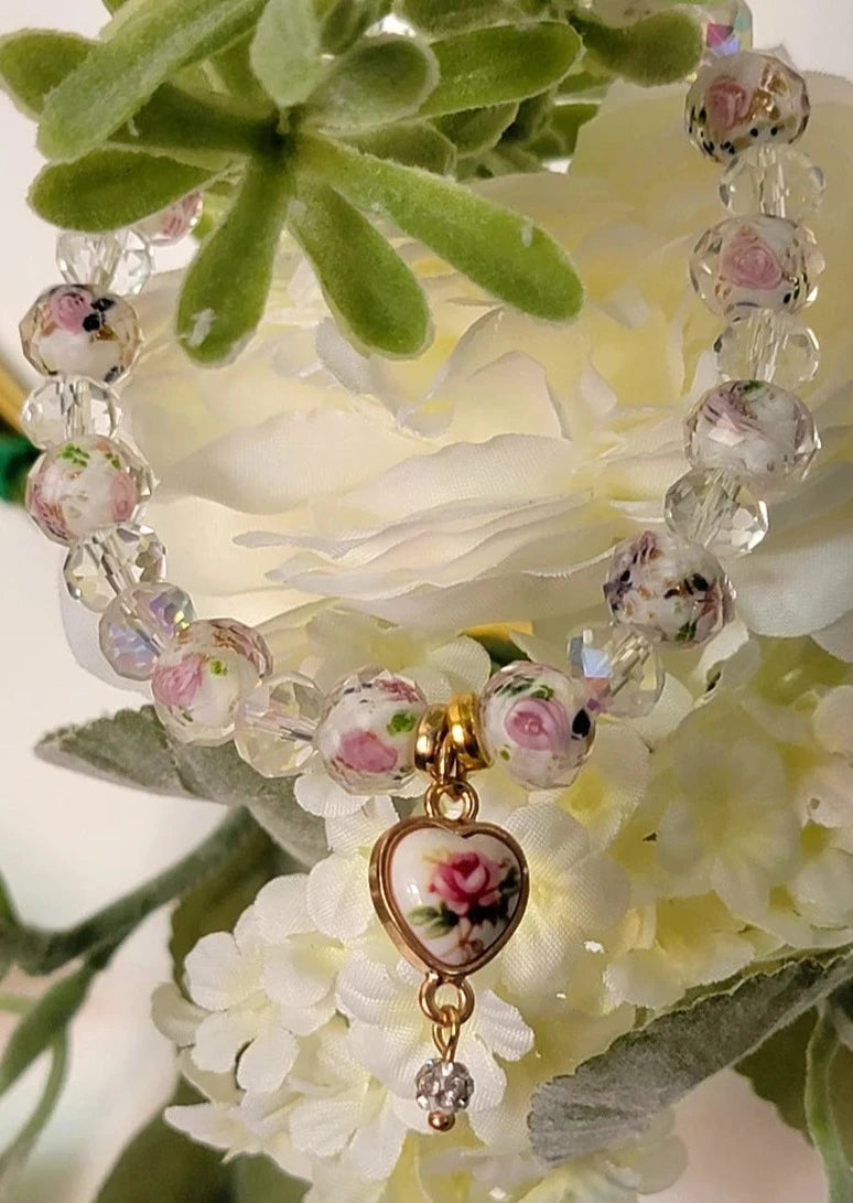 Fashionable Pink Rose Glass Bracelet, Elegant Bridesmaid Gift, Romantic Floral Beaded Accessory, Bridal Jewelry w/ Vintage Charm