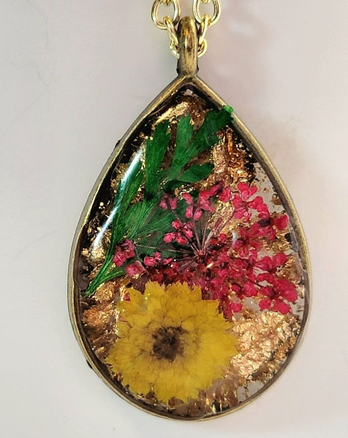 Vraies fleurs préservées dans un collier de lunette en forme de larme, collier de fleurs pressées, collier sur mesure, collier pendentif de fleurs séchées faites à la main