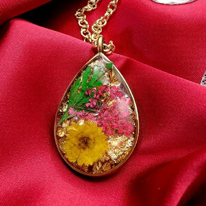 Preserved Real Flowers Teardrop Necklace, Pressed Flower Pendant, Custom-Made Necklace, Handmade Dried Flower Jewelry