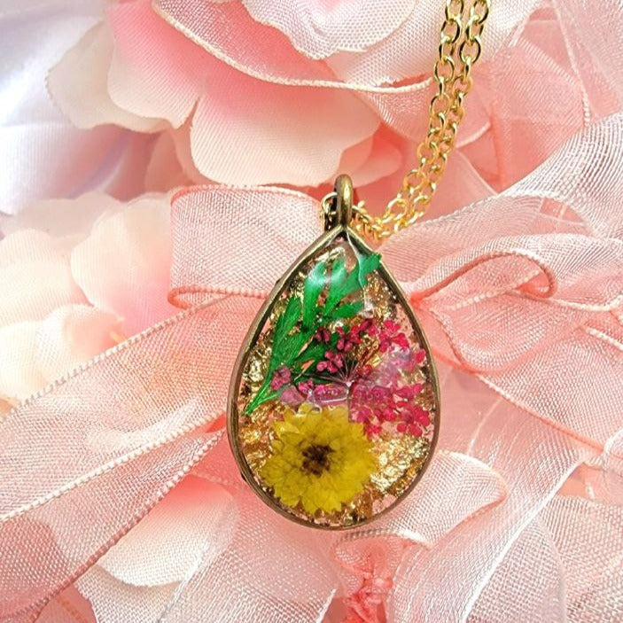 Vraies fleurs préservées dans un collier de lunette en forme de larme, collier de fleurs pressées, collier sur mesure, collier pendentif de fleurs séchées faites à la main