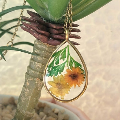 Antique Gold Wildflower Pendant Necklace, Timeless Fashion & Nature Fusion Jewelry