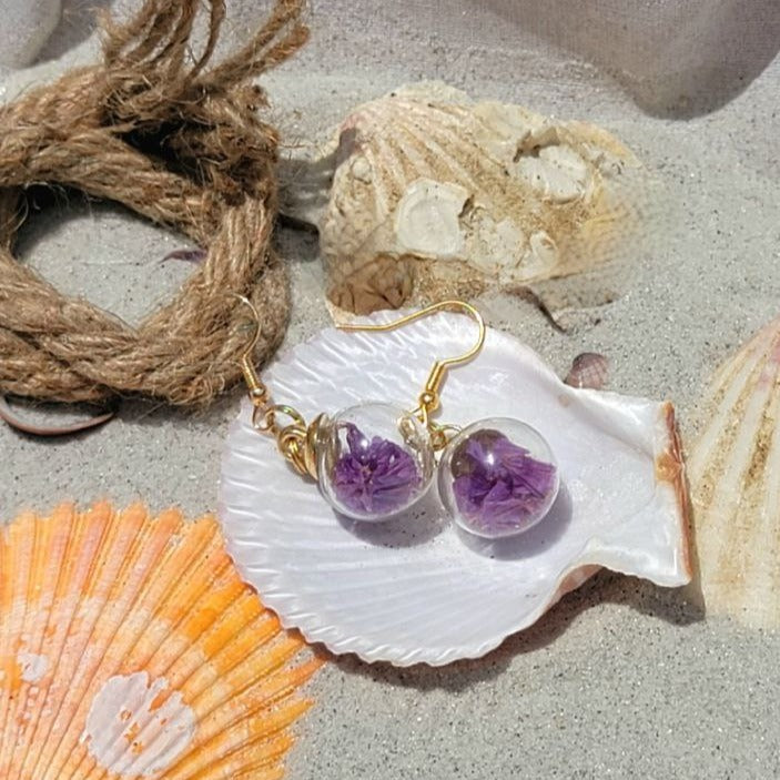 Vraies fleurs violettes séchées dans une boucle d’oreille globe, goutte de verre unique, bijoux écologiques, cadeau romantique unique, cadeau pour les amoureux de la nature