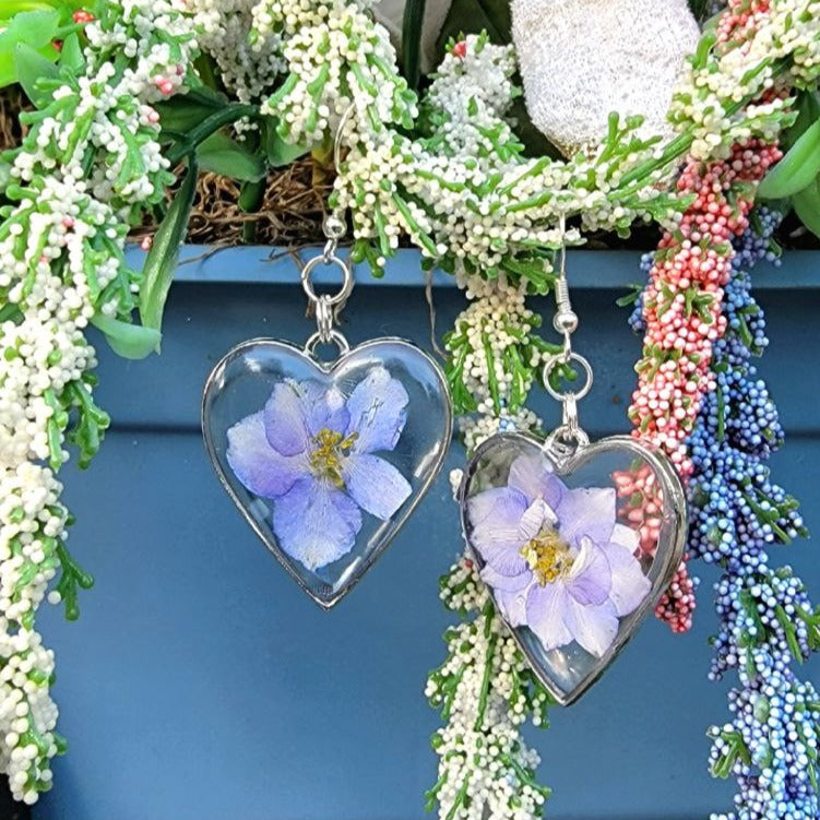 Pendientes de flores púrpuras vibrantes, joyería de resina de flores reales, colgante conservado naturalmente, joyería de declaración hecha a mano, gota inspirada en el jardín