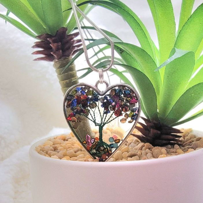 Árbol de la vida dentro de resina en forma de corazón, símbolo de moda de conexión natural, collar hermoso y elegante, accesorio armonioso vibrante