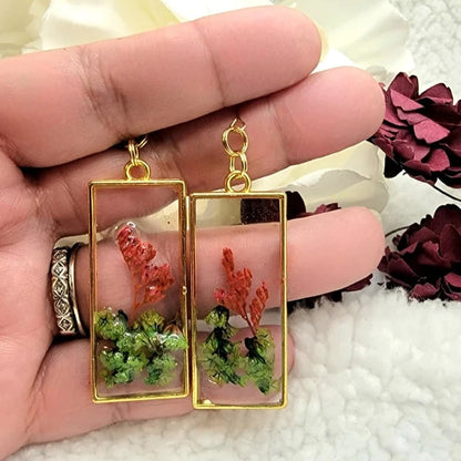 Véritables boucles d’oreilles longues Fuchsia et Fougères vertes, Bijoux de mode botaniques, Cadeau amoureux de la nature, Dangle écologique, Bijoux artisanaux, Handm unique