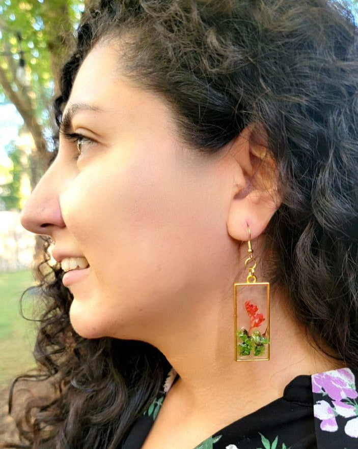 Véritables boucles d’oreilles longues Fuchsia et Fougères vertes, Bijoux de mode botaniques, Cadeau amoureux de la nature, Dangle écologique, Bijoux artisanaux, Handm unique