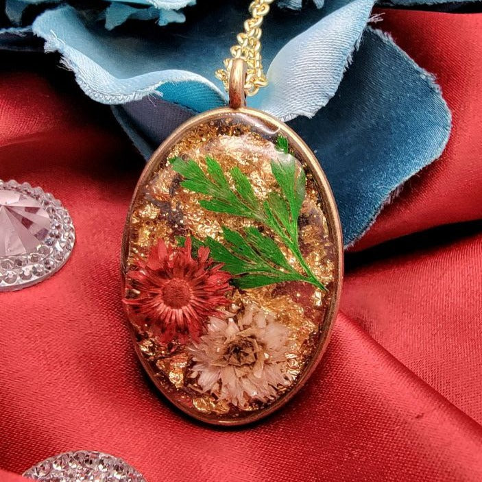 Collar de margarita roja, colgante de flores prensadas reales, diseño inspirado en el jardín, joyería ecológica, joyería sostenible, elegancia botánica