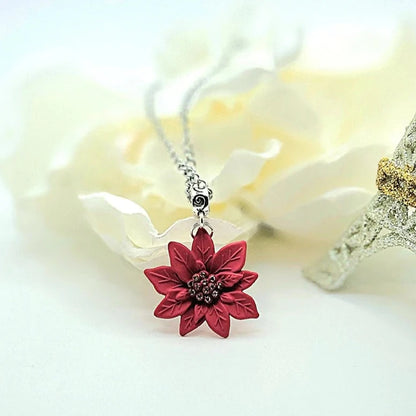 Collier de fleurs de poinsettia rouge, bijoux de déclaration festive, parure de vacances traditionnelle, collier de saison élégant, conception de pétales complexes