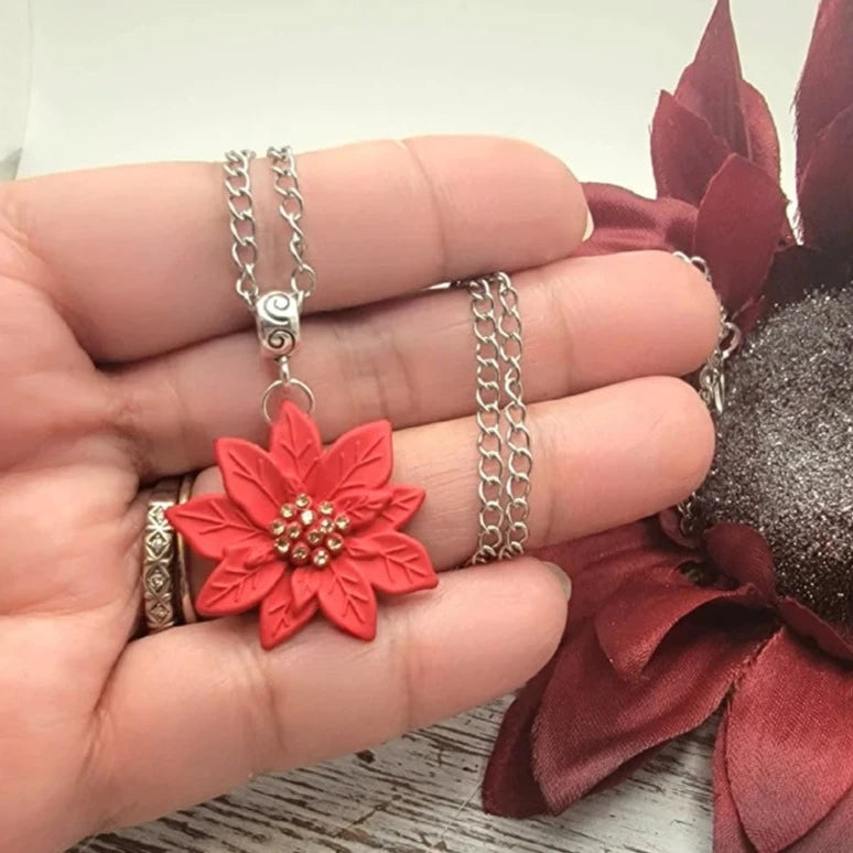 Collier de fleurs de poinsettia rouge, bijoux de déclaration festive, parure de vacances traditionnelle, collier de saison élégant, conception de pétales complexes