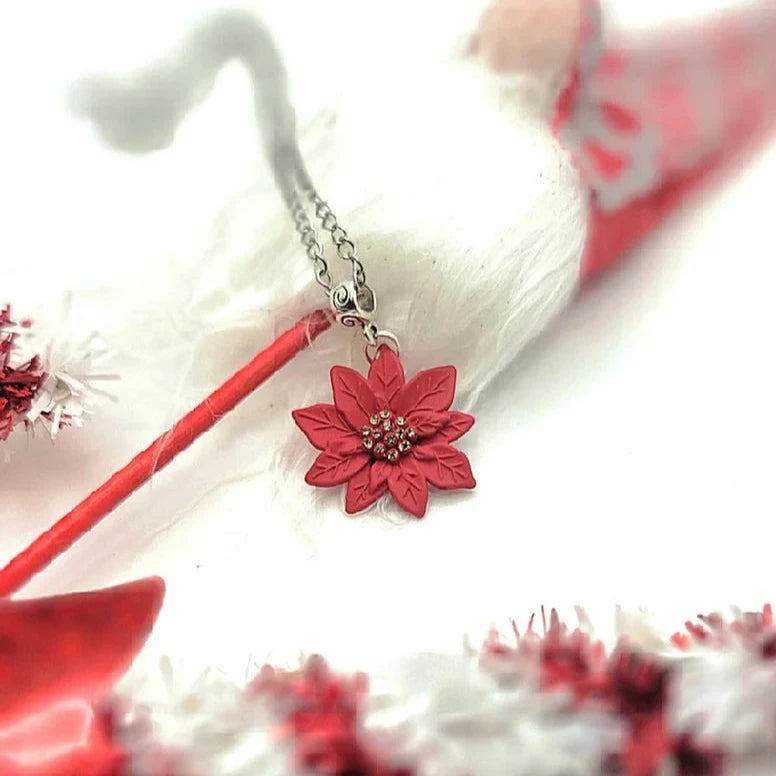 Collar de flores de Poinsettia roja, joyería de declaración festiva, adorno navideño tradicional, collar de temporada elegante, diseño de pétalos intrincados