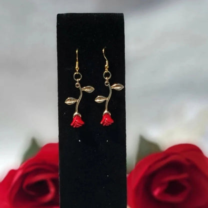 Pendientes largos radiantes de rosa roja, símbolo de amor, colgante floral llamativo, accesorio para ocasiones especiales, joyería única inspirada en la naturaleza